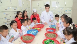 彭医娃彭医爱！彭州这家医院给职工带娃！太暖了吧！