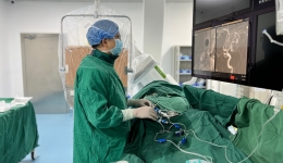 彭州首例颅内动脉瘤血流导向装置（密网支架）植入术