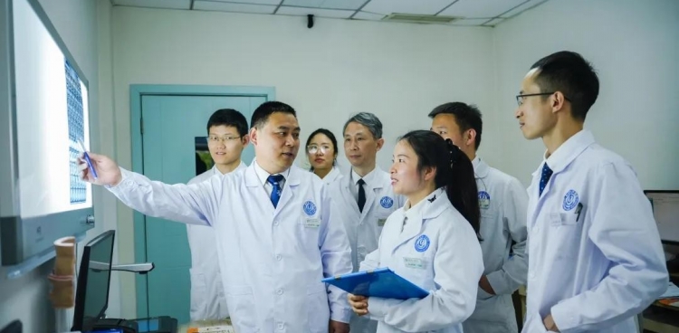 【党建引领践初心】四面锦旗 一封感谢信 ——来自于肛肠科的温暖交响